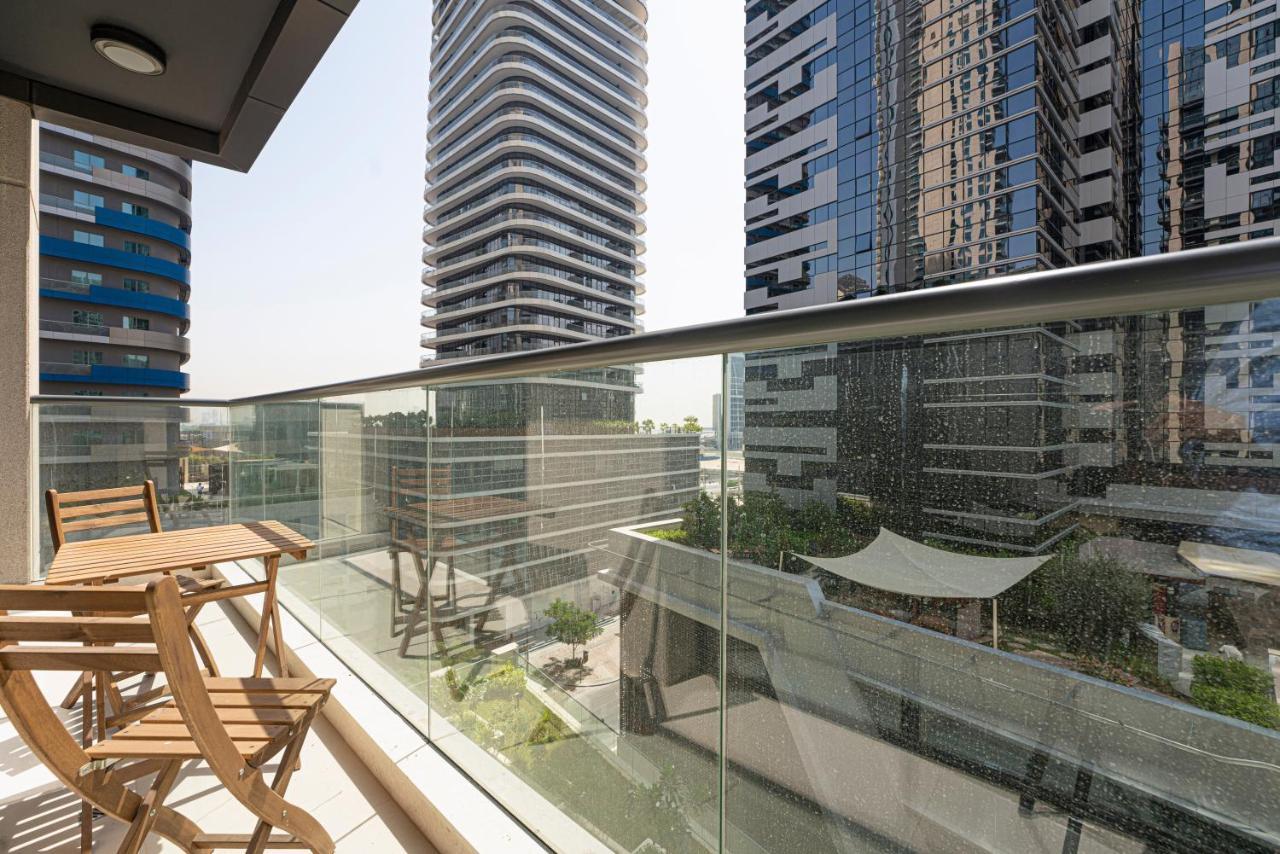 Luxe Apartments Near Dubai Mall, Burj Khalifa - Pool, Gym, & Parking By Sojo Stay Esterno foto